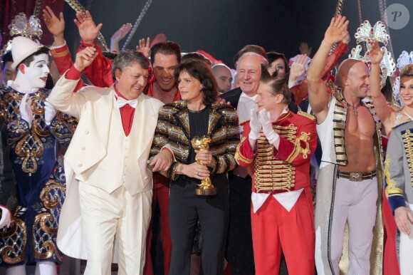 Exclusif - La princesse Stéphanie de Monaco a reçu le 19 janvier 2016 un Clown d'or des mains de son frère le prince Albert II lors du 40e Festival international du cirque de Monte-Carlo, en reconnaissance de son engagement dans la perpétuation du rendez-vous créé par leur père le prince Rainier III, qu'elle préside depuis 2005, et en présence notamment de ses enfants Louis et Pauline Ducruet. © Bruno Bebert/Bestimage