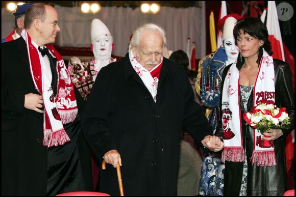Le prince Rainier III avec la princesse Stéphanie de Monaco lors de la clôture du Festival international du cirque de Monte-Carlo le 21 janvier 2005