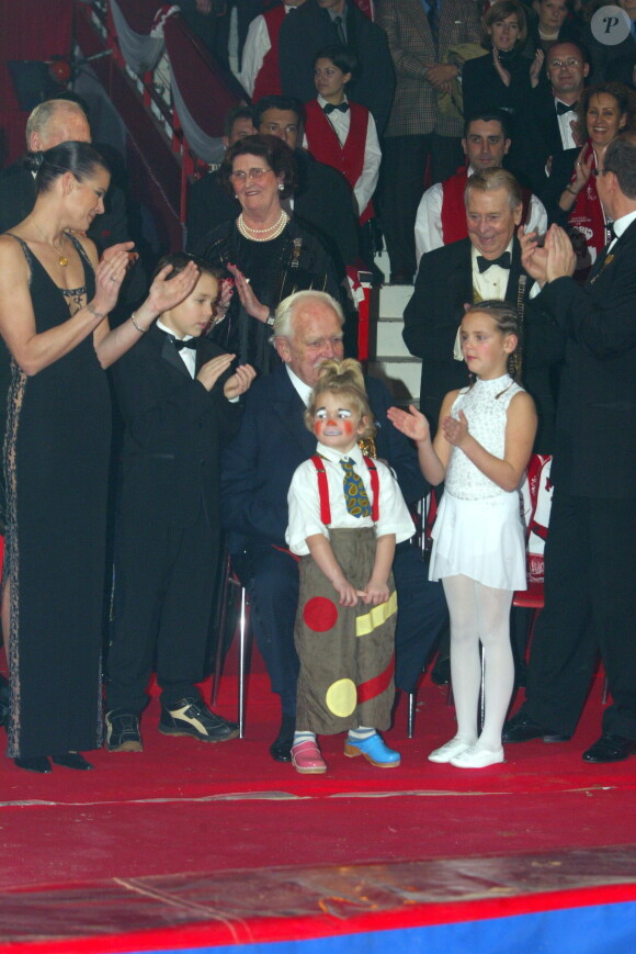 Le prince Rainier III de Monaco avait reçu en janvier 2003 un Clown d'or d'honneur à l'initiative de sa fille la princesse Stéphanie, remis par les enfants de celle-ci, Louis et Pauline Ducruet et Camille Gottlieb, lors du Festival international du cirque de Monte-Carlo.