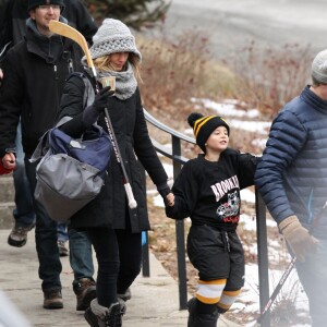 Exclusif -  Gisele Bündchen va applaudir son fils Benjamin à son match de Hockey le 23 janvier 2016 à Boston