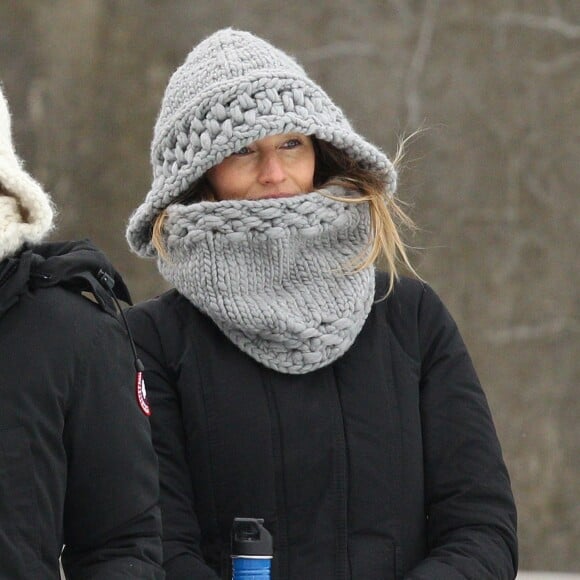 Exclusif -  Gisele Bündchen va applaudir son fils Benjamin à son match de Hockey le 23 janvier 2016 à Boston