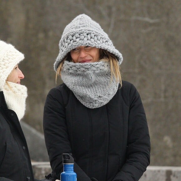 Exclusif -  Gisele Bündchen va applaudir son fils Benjamin à son match de Hockey le 23 janvier 2016 à Boston