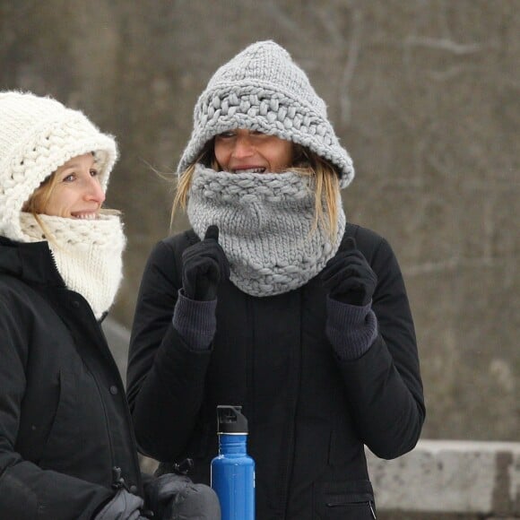 Exclusif -  Gisele Bündchen va applaudir son fils Benjamin à son match de Hockey le 23 janvier 2016 à Boston