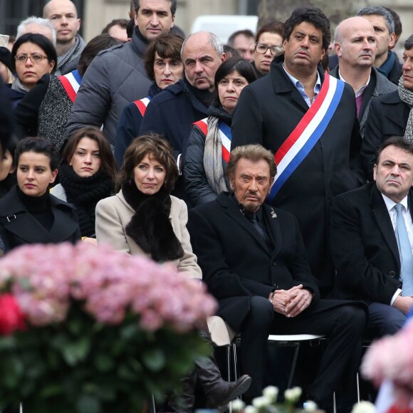 Najat Vallaud-Belkacem, Marisol Touraine, Johnny Hallyday, Joël Mergui, Dalil Boubakeur, Meyer Habib, David Assouline, Jean-Christophe Cambadélis - Hommage rendu aux victimes des attentats de janvier et de novembre 2015, place de la République à Paris, le 10 janvier 2016. ©Dominique Jacovides/Bestimage.
