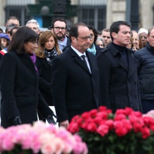 Anne Hidalgo, François Hollande, Manuel Valls - Hommage rendu aux victimes des attentats de janvier et de novembre 2015, place de la République à Paris, le 10 janvier 2016. ©Dominique Jacovides/Bestimage.