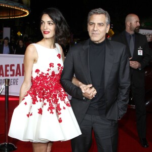 George Clooney et sa femme Amal - Première du film "Hail, Caesar!" au Regency Village Theatre à Westwood le 1er février 2016.