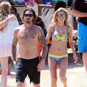 Exclusif - Audrina Patridge et son compagnon Corey Bohan se détendent à la plage de Cabo le 13 juin 2015.