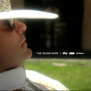 Premier visuel de la série de HBO, The Young Pope