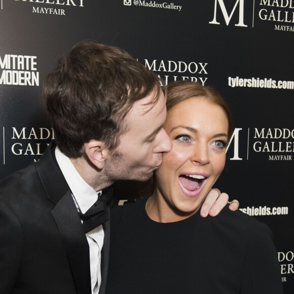 L'artiste photographe Tyler Shields et Lindsay Lohan assistent au vernissage de l'exposition "Decadence" à la Maddox Gallery. Londres, le 3 février 2016.
