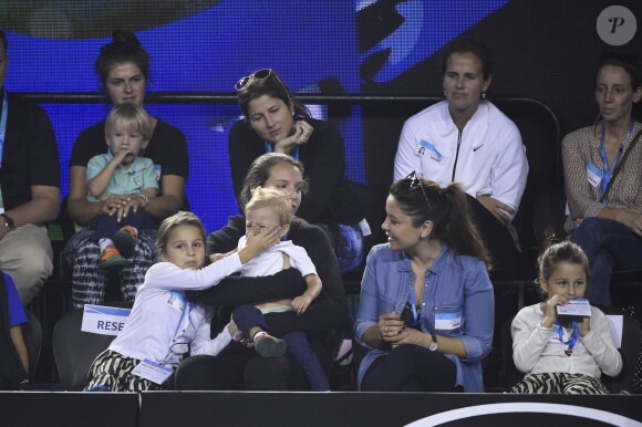 Mirka Federer assiste avec ses enfants Charlene Riva et Myla Rose au Kd's Day, à l'Open d'Australie, le 26 janvier 2016 au Melbourne Park de Melbourne