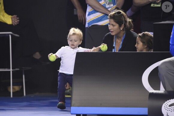 Mirka Federer assiste avec ses enfants Charlene Riva et Myla Rose au Kd's Day, à l'Open d'Australie, le 26 janvier 2016 au Melbourne Park de Melbourne
