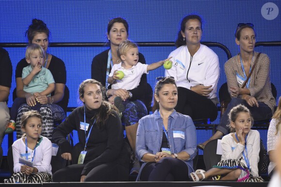 Mirka Federer assiste avec ses enfants Charlene Riva et Myla Rose au Kd's Day, à l'Open d'Australie, le 26 janvier 2016 au Melbourne Park de Melbourne