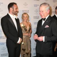 Kylie Minogue, divine et amoureuse, présente son jeune chéri au prince Charles