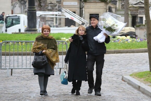 Guest, Bulle Ogier (Marie-France Thielland) et son compagnon Barbet Schroeder - Obsèques de Jacques Rivette au cimetière de Montmartre à Paris, le 5 février 2016.05/02/2016 - Paris