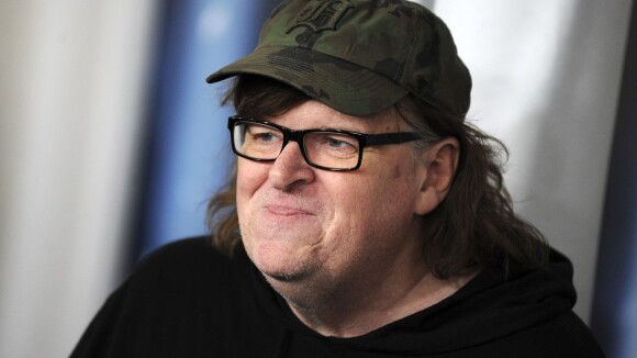 Michael Moore, hospitalisé et victime d'une pneunomie, appelle à l'aide...
