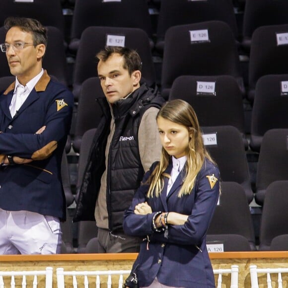 Exclusif - Julien Courbet et sa fille Lola Courbet, au Jumping International de Bordeaux, le 5 février 2016. Julien et Lola Courbet montent pour leur partenaire Victory Horse. © Thibaud Moritz/Quentin Salinier