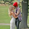 Perrie Edwards et Zayn Malik s'embrassent lors de la tête d'anniversaire de Perrie, le 9 juillet 2014