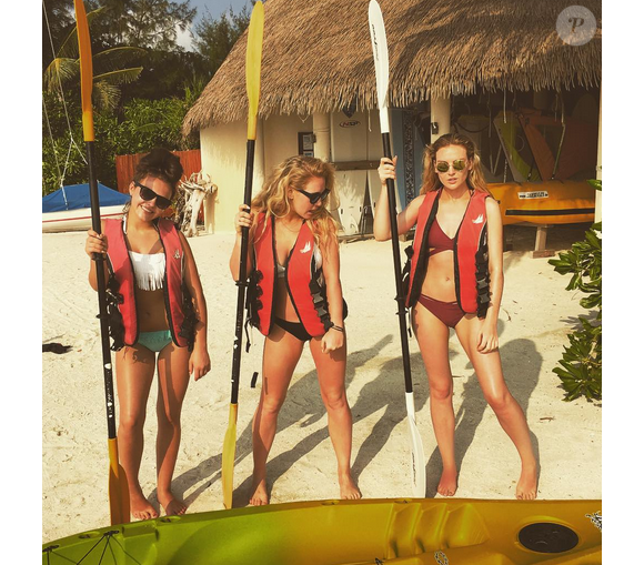 Perrie Edwards a publié une photo d'elle en vacances avec les Little Mix sur sa page Instagram, au mois de janvier 2016.