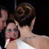 Le dos d'Angelina Jolie aux Golden Globe Awards 2012.