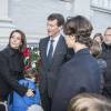 La princesse Marie et le prince Joachim de Danemark face à l'ambassadeur de France François Zimeray à Copenhague le 14 novembre 2015, se recueillant après les attentats de Paris.