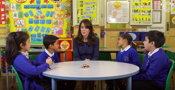 Kate Middleton, duchesse de Cambridge et épouse du prince William, a discuté avec quatre enfants auxquels Place2Be, dont elle est la marraine, est venue en aide dans le cadre d'une vidéo promouvant la Semaine de la santé mentale des enfants (8-14 février 2016).