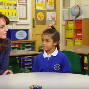 Kate Middleton, duchesse de Cambridge, a discuté avec quatre enfants auxquels Place2Be, dont elle est la marraine, est venue en aide dans le cadre d'une vidéo promouvant la Semaine de la santé mentale des enfants (8-14 février 2016).