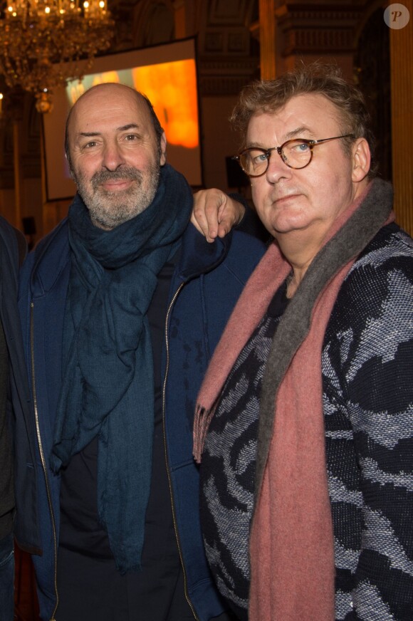 Cédric Klapisch et Dominique Besnehard lors de la 21e cérémonie des Lauriers de la radio et de la télévision à l'Hôtel de Ville de Paris le 8 février 2016