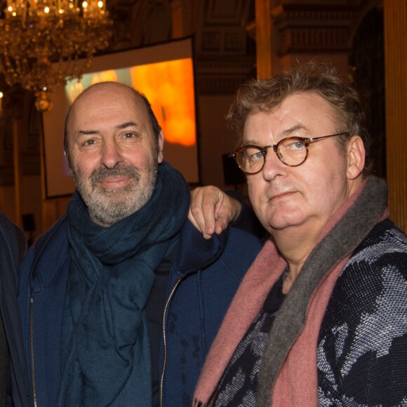 Cédric Klapisch et Dominique Besnehard lors de la 21e cérémonie des Lauriers de la radio et de la télévision à l'Hôtel de Ville de Paris le 8 février 2016
