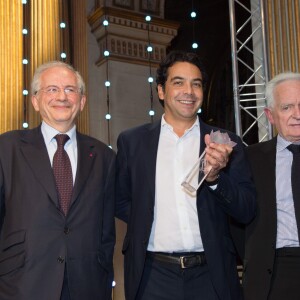 Olivier Schrameck (président du Conseil supérieur de l'audiovisuel), Patrick Cohen et Philippe Labro lors de la 21e cérémonie des Lauriers de la radio et de la télévision à l'Hôtel de Ville de Paris le 8 février 2016