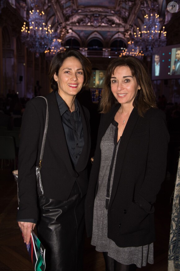 Delphine de Turckheim et Véronique El Baze lors de la 21e cérémonie des Lauriers de la radio et de la télévision à l'Hôtel de Ville de Paris le 8 février 2016