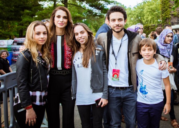 La reine Rania de Jordanie avec ses enfants Iman, Salma, Hussein et Hashem à New York le 26 septembre 2015 lors du Global Citizen Festival.