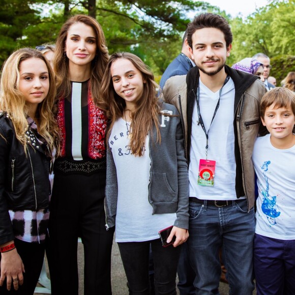 La reine Rania de Jordanie avec ses enfants Iman, Salma, Hussein et Hashem à New York le 26 septembre 2015 lors du Global Citizen Festival.