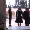 La reine Rania et le roi Abdullah II de Jordanie se sont recueillis le 7 février 2016 à la mémoire du roi Hussein, disparu dix-sept ans plus tôt. Image extraite d'une vidéo de la cour royale hachémite.