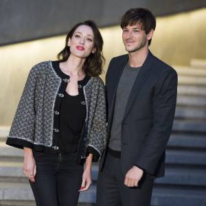 Gaspard Ulliel et sa compagne Gaëlle Pietri - Photocall du défilé Chanel Croisière "Paris-Séoul" au Dongdaemun Design Plaza de Séoul le 4 mai 2015