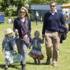 Peter Phillipset son épouse Autumn avec leurs filles Savannah et Isla à Windsor en mai 2015