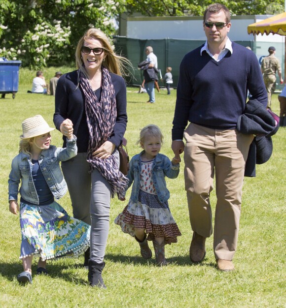 Peter Phillipset son épouse Autumn avec leurs filles Savannah et Isla à Windsor en mai 2015