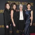 Katie Holmes aux côtés de sa mère Kathleen Stothers-Holmes, et de ses soeurs Tamera Holmes et Holly Ann Holmes - Avant-première de "Touched With Fire" à Walter Reade à New York. Le 10 février 2016