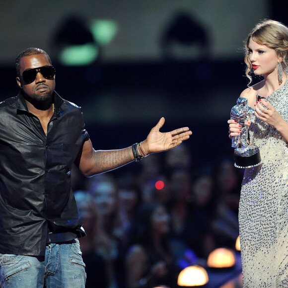 Kanye West et Taylor Swift sur la scène des MTV Video Music Awards, le 13 septembre 2009 à New York