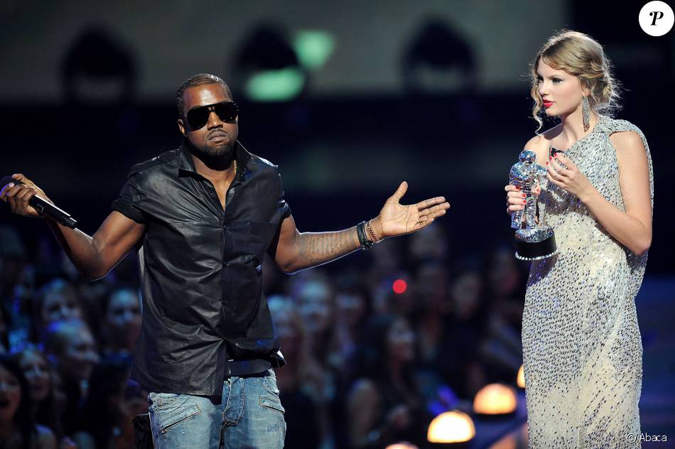 Kanye West Et Taylor Swift Sur La Scène Des Mtv Video Music Awards Le 13 Septembre 2009 à New 