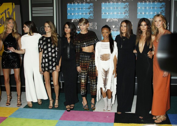 Hailee Steinfeld, Cara Delevingne, Selena Gomez, Taylor Swift, Serayah, Lily Aldridge - Soirée des MTV Video Music Awards à Los Angeles le 30 aout 2015.