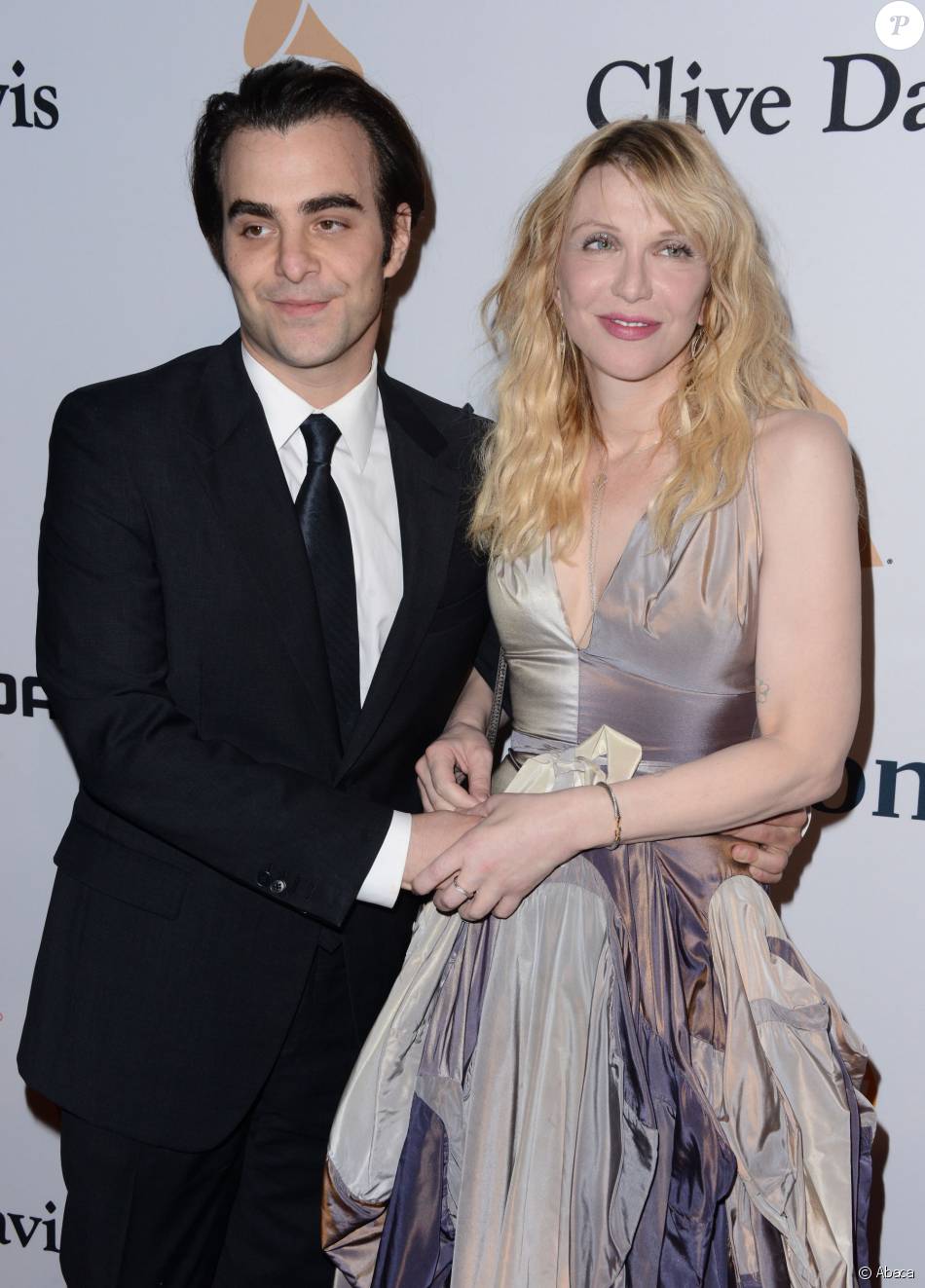 Nicholas Jarecki et Courtney Love lors du gala PreGRAMMY en l'honneur