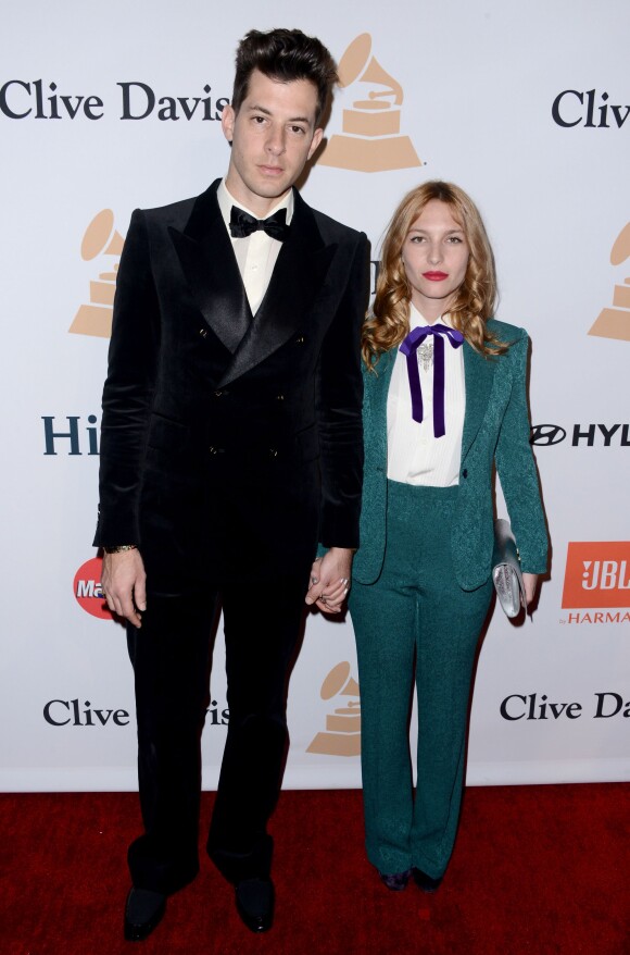 Mark Ronson et Joséphine de La Baume lors du gala Pre-GRAMMY en l'honneur de Irving Azoff, organisé au Beverly Hilton Hotel de Beverly Hills, Los Angeles, le 14 février 2016.