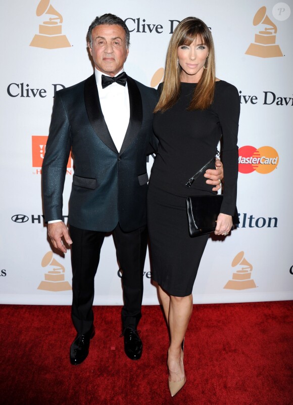 Sylvester Stallone et son épouse Jennifer Flavin lors du gala Pre-GRAMMY en l'honneur de Irving Azoff, organisé au Beverly Hilton Hotel de Beverly Hills, Los Angeles, le 14 février 2016.