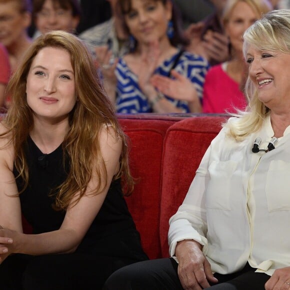 Charlotte de Turckheim et sa fille Julia Piaton - Enregistrement de l'émission "Vivement Dimanche" à Paris le 13 mai 201