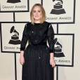 Adele sur le tapis rouge des Grammy Awards, au Staples Center de Los Angeles, le 15 février 2016