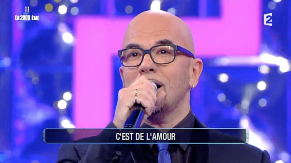 Pascal Obispo, invité surprise du 2000e numéro du jeu "N'oubliez pas les paroles" sur France 2. Le 15 février 2016.