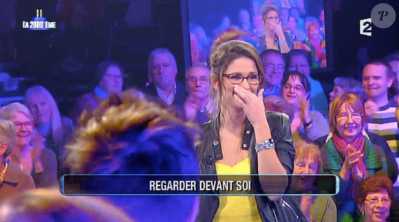 Pascal Obispo, invité surprise du 2000e numéro du jeu "N'oubliez pas les paroles" sur France 2. Le 15 février 2016. Il fait pleurer une candidate.