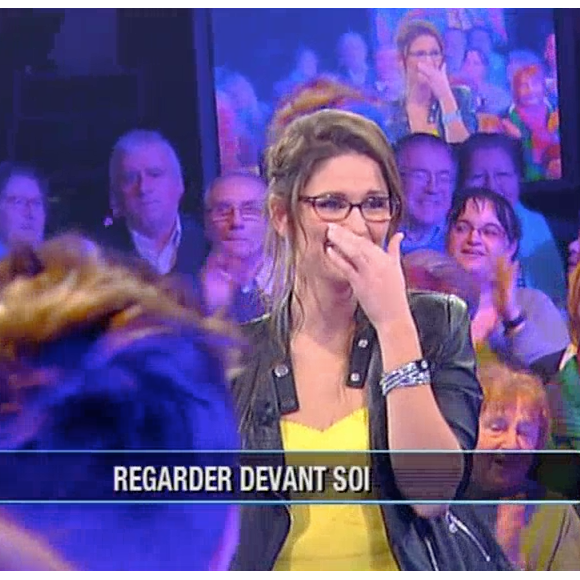 Pascal Obispo, invité surprise du 2000e numéro du jeu "N'oubliez pas les paroles" sur France 2. Le 15 février 2016. Il fait pleurer une candidate.