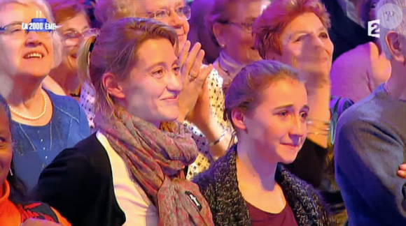 Pascal Obispo, invité surprise du 2000e numéro du jeu "N'oubliez pas les paroles" sur France 2. Le 15 février 2016. Le public en larmes.