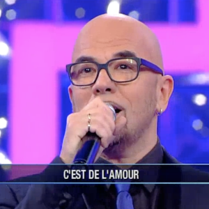 Pascal Obispo, invité surprise du 2000e numéro du jeu "N'oubliez pas les paroles" sur France 2. Le 15 février 2016.